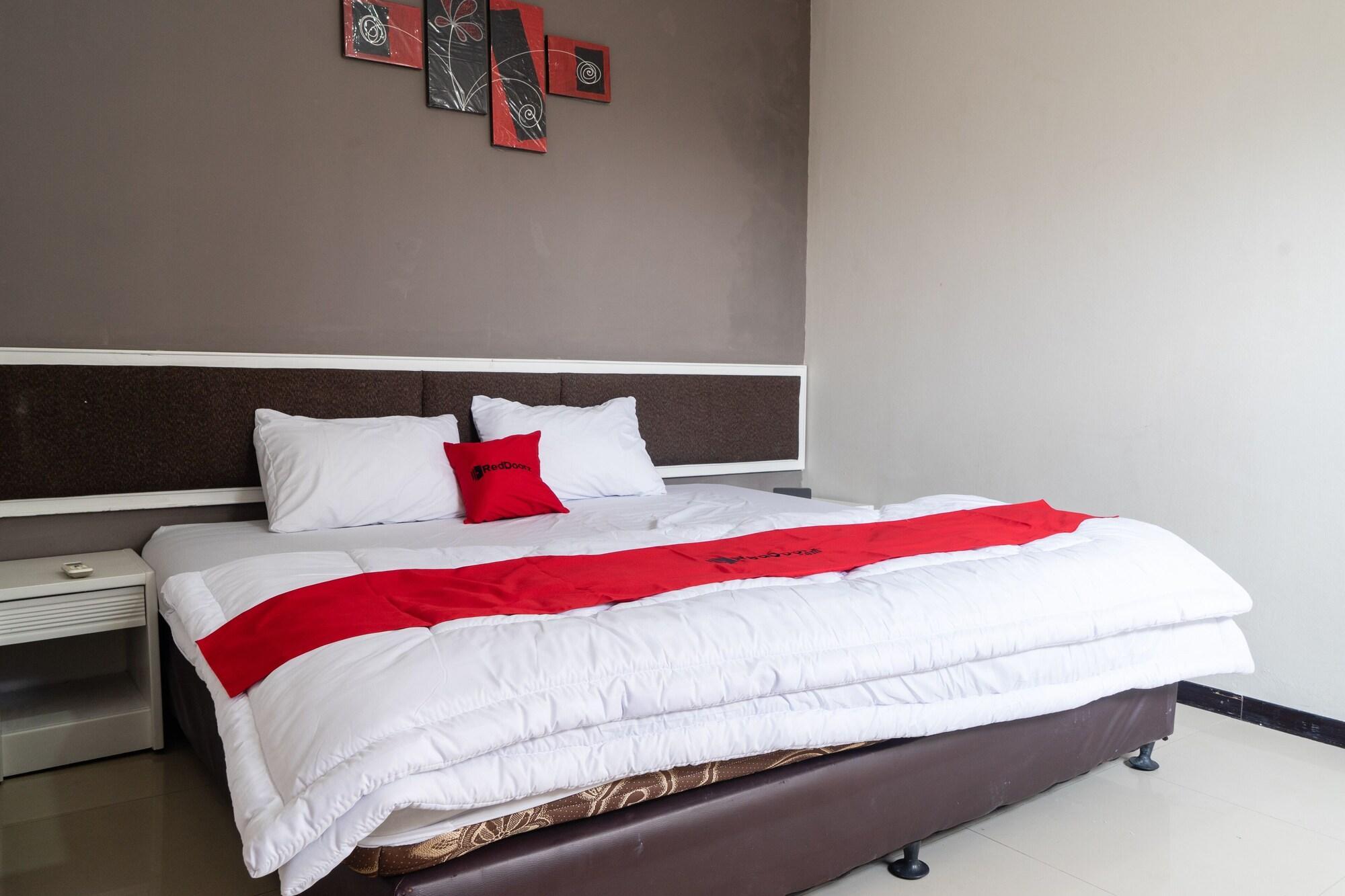 Reddoorz Plus @ Sawah Besar Giacarta Esterno foto