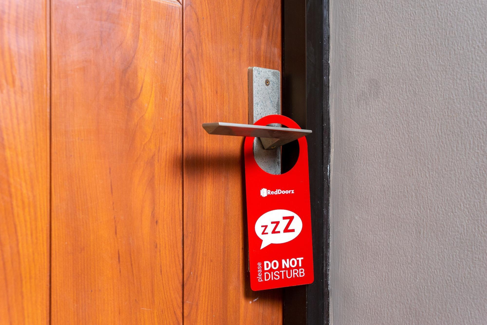 Reddoorz Plus @ Sawah Besar Giacarta Esterno foto