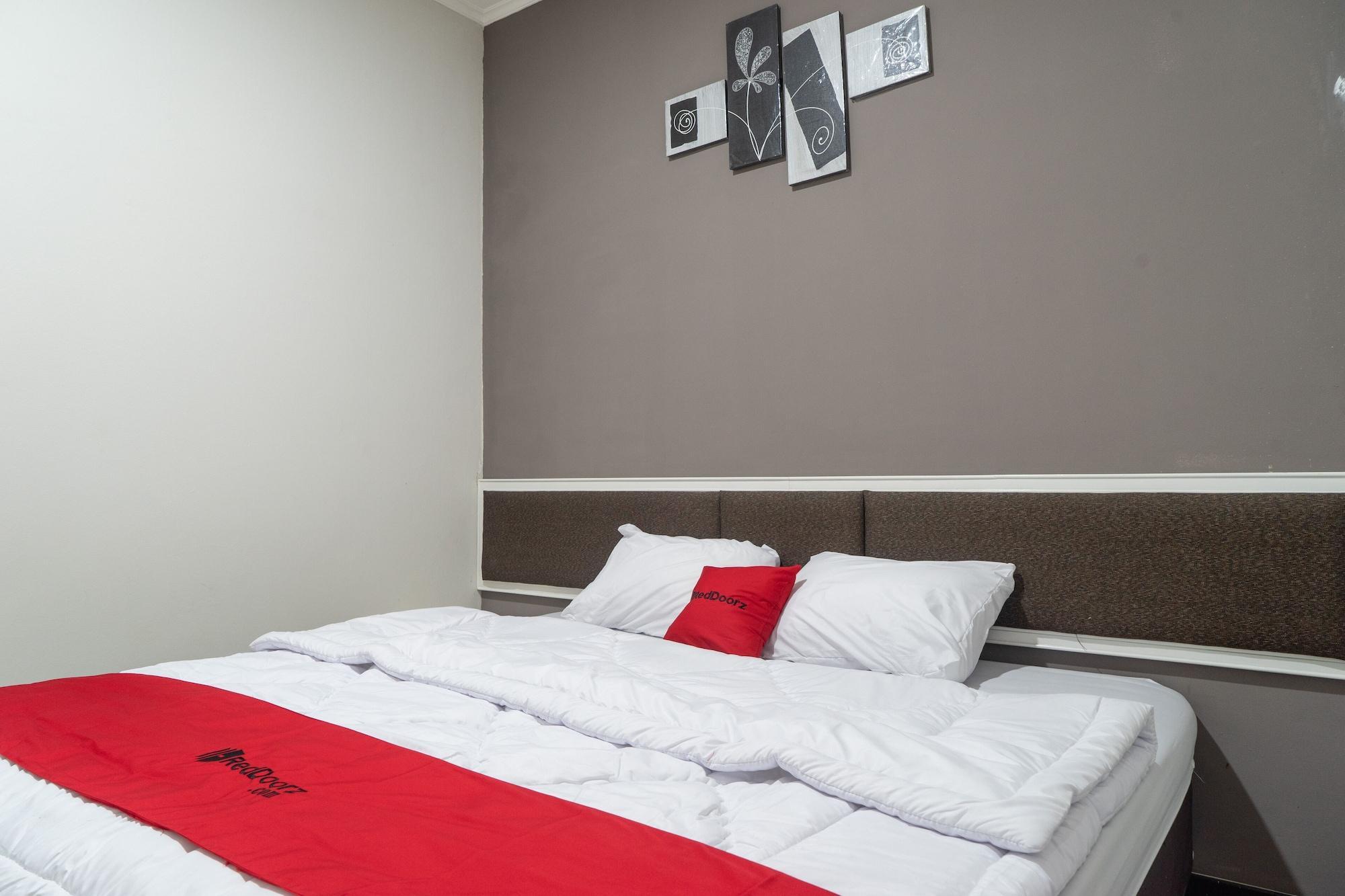 Reddoorz Plus @ Sawah Besar Giacarta Esterno foto