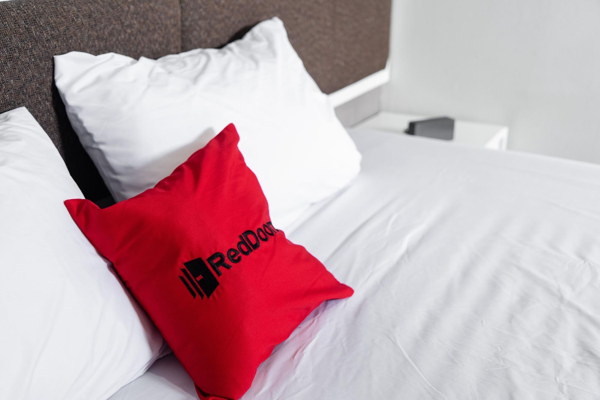 Reddoorz Plus @ Sawah Besar Giacarta Esterno foto