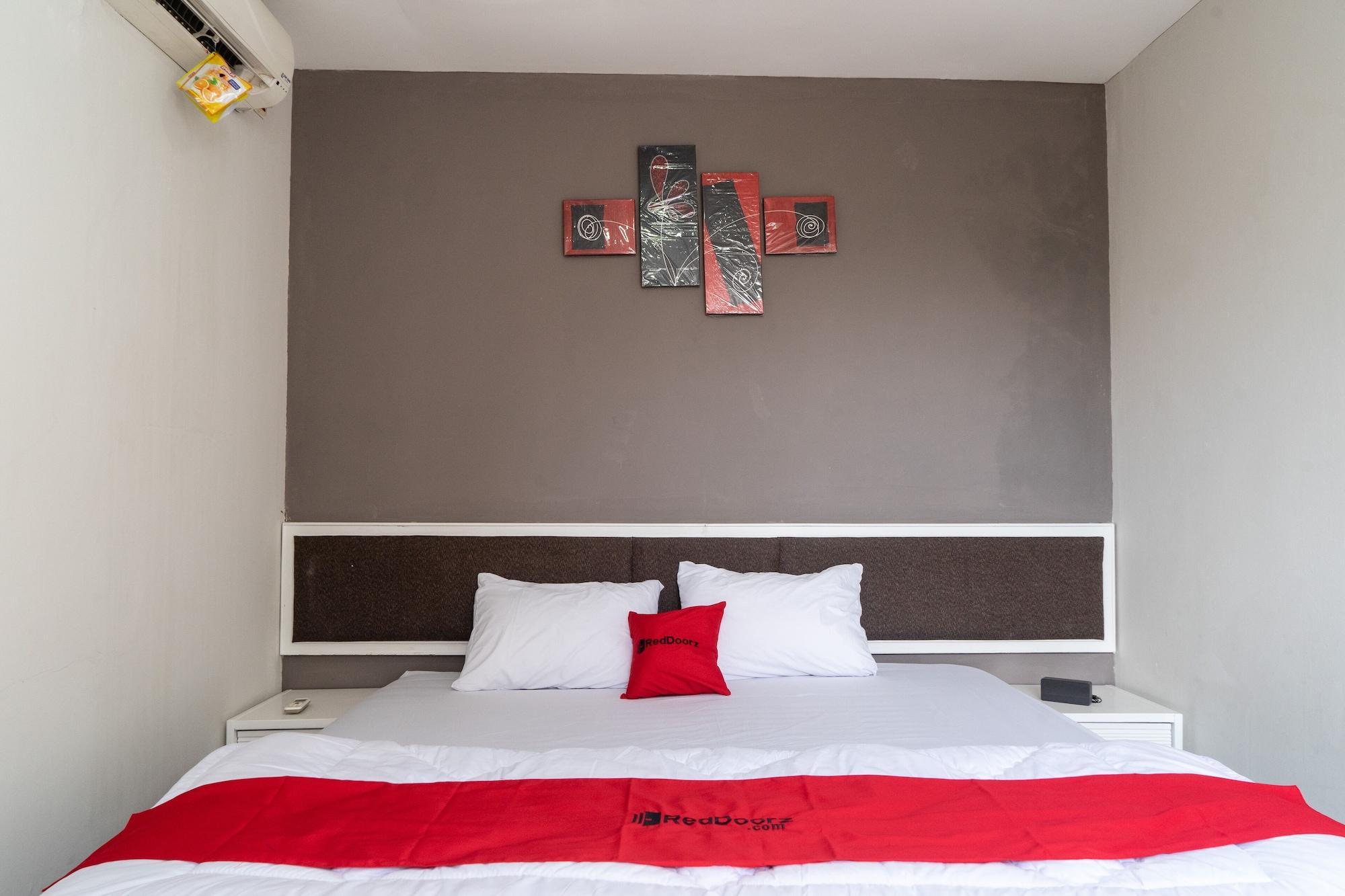 Reddoorz Plus @ Sawah Besar Giacarta Esterno foto