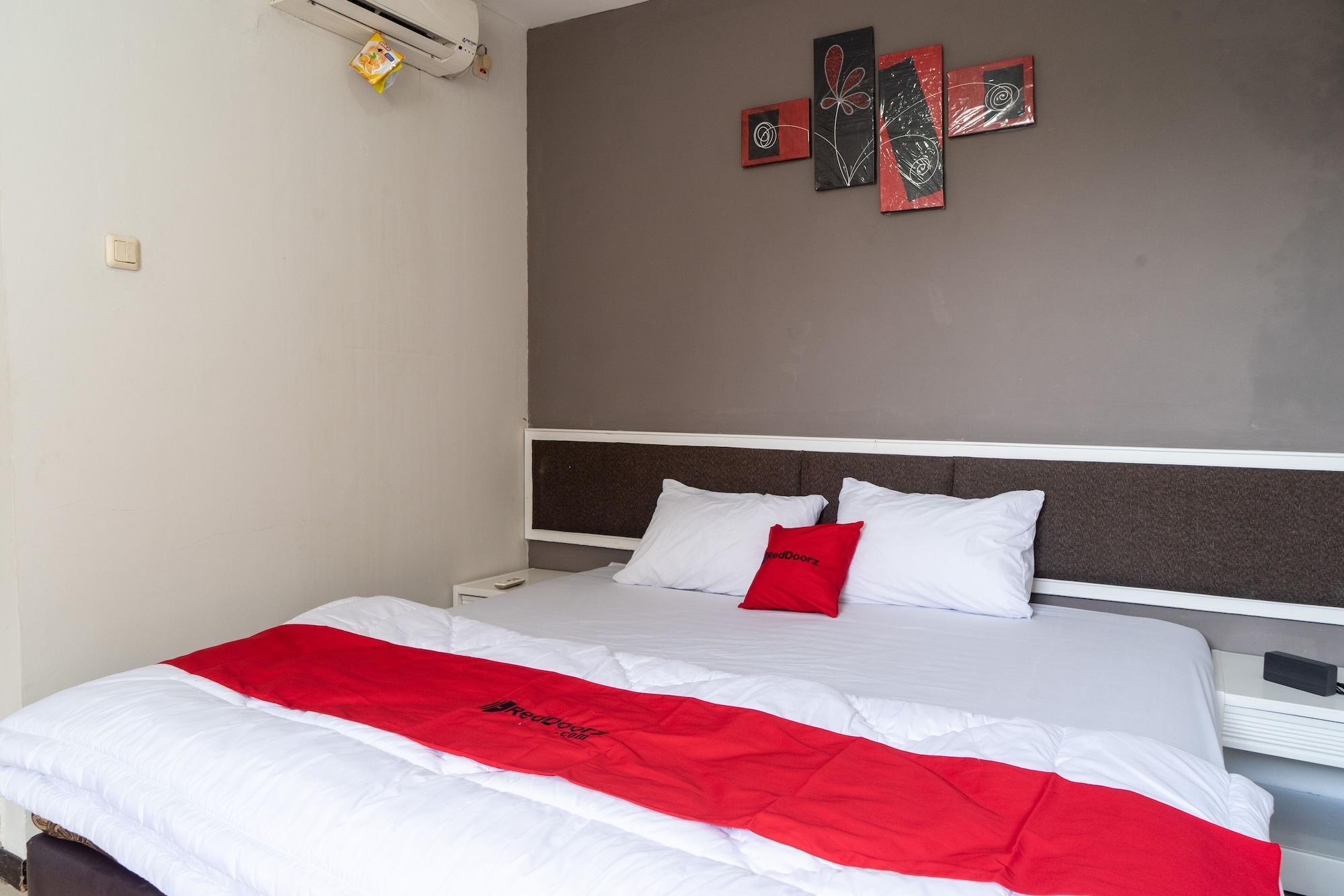 Reddoorz Plus @ Sawah Besar Giacarta Esterno foto