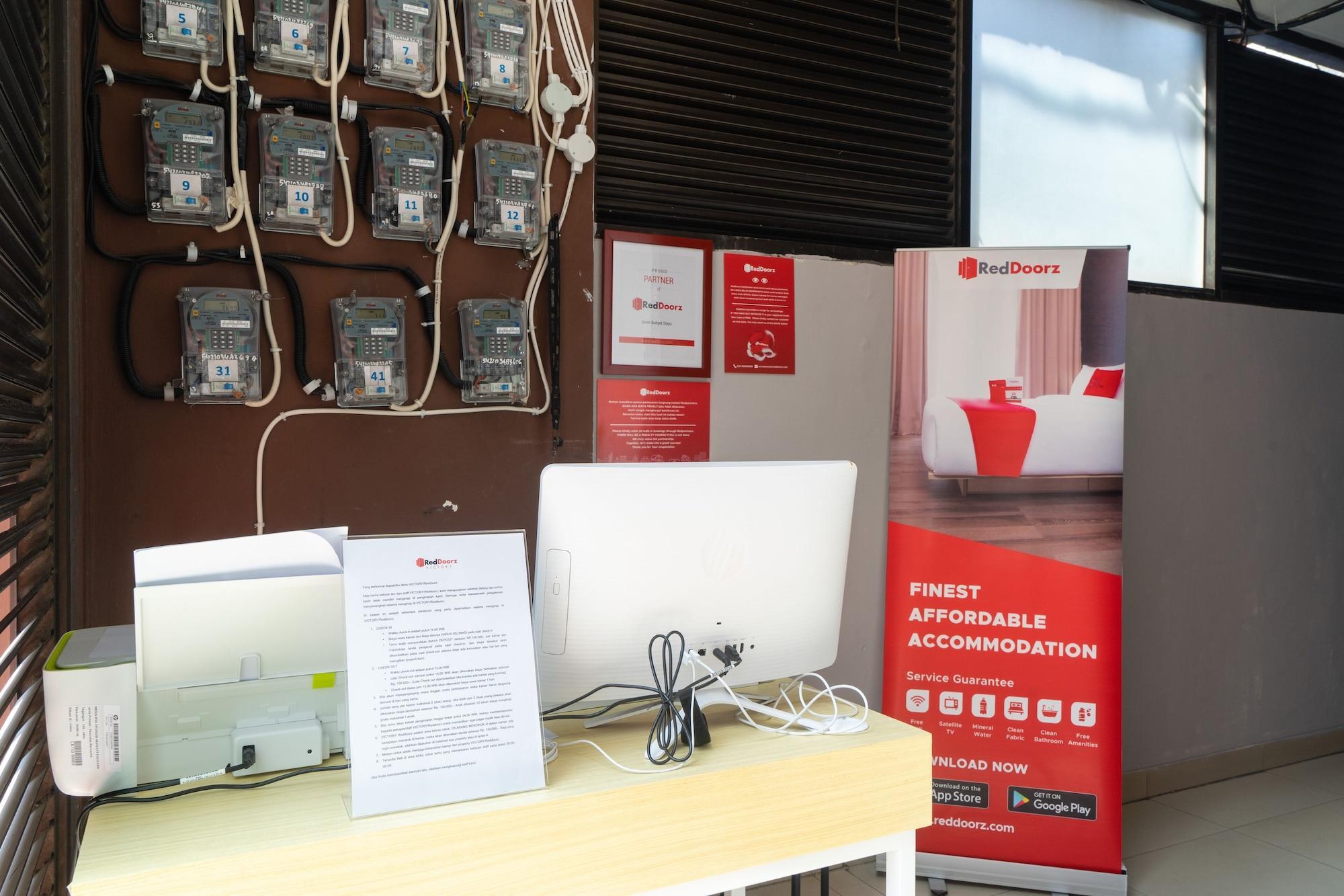 Reddoorz Plus @ Sawah Besar Giacarta Esterno foto