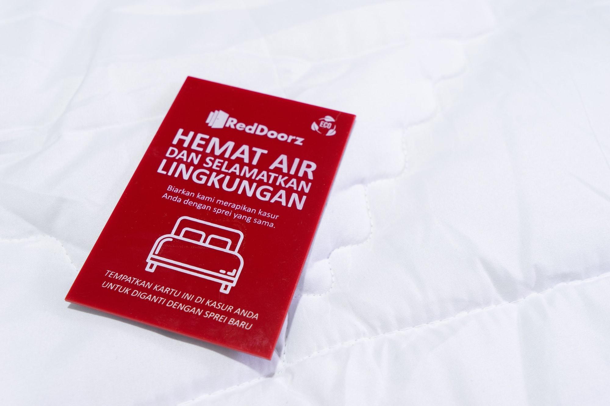 Reddoorz Plus @ Sawah Besar Giacarta Esterno foto