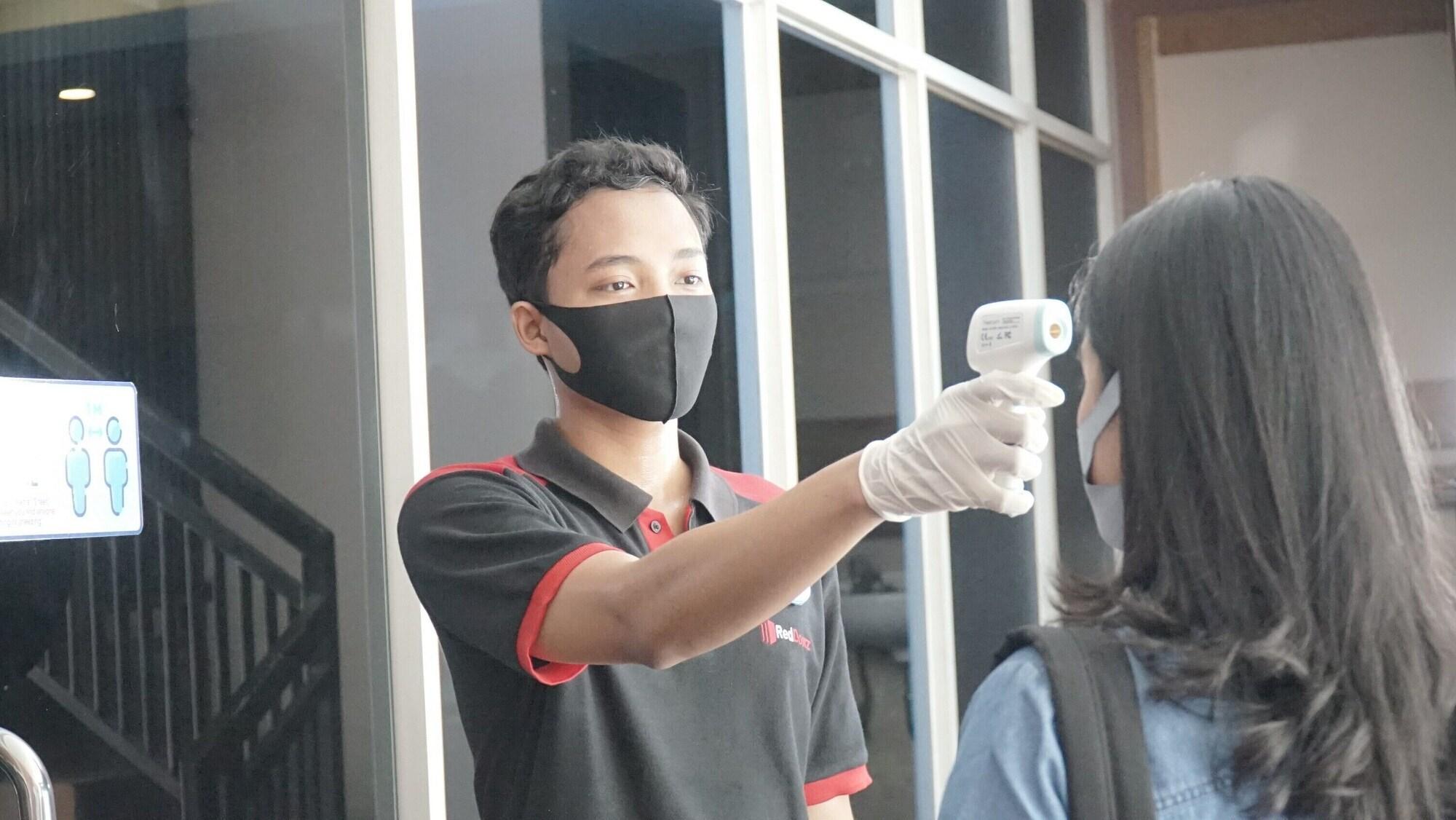 Reddoorz Plus @ Sawah Besar Giacarta Esterno foto