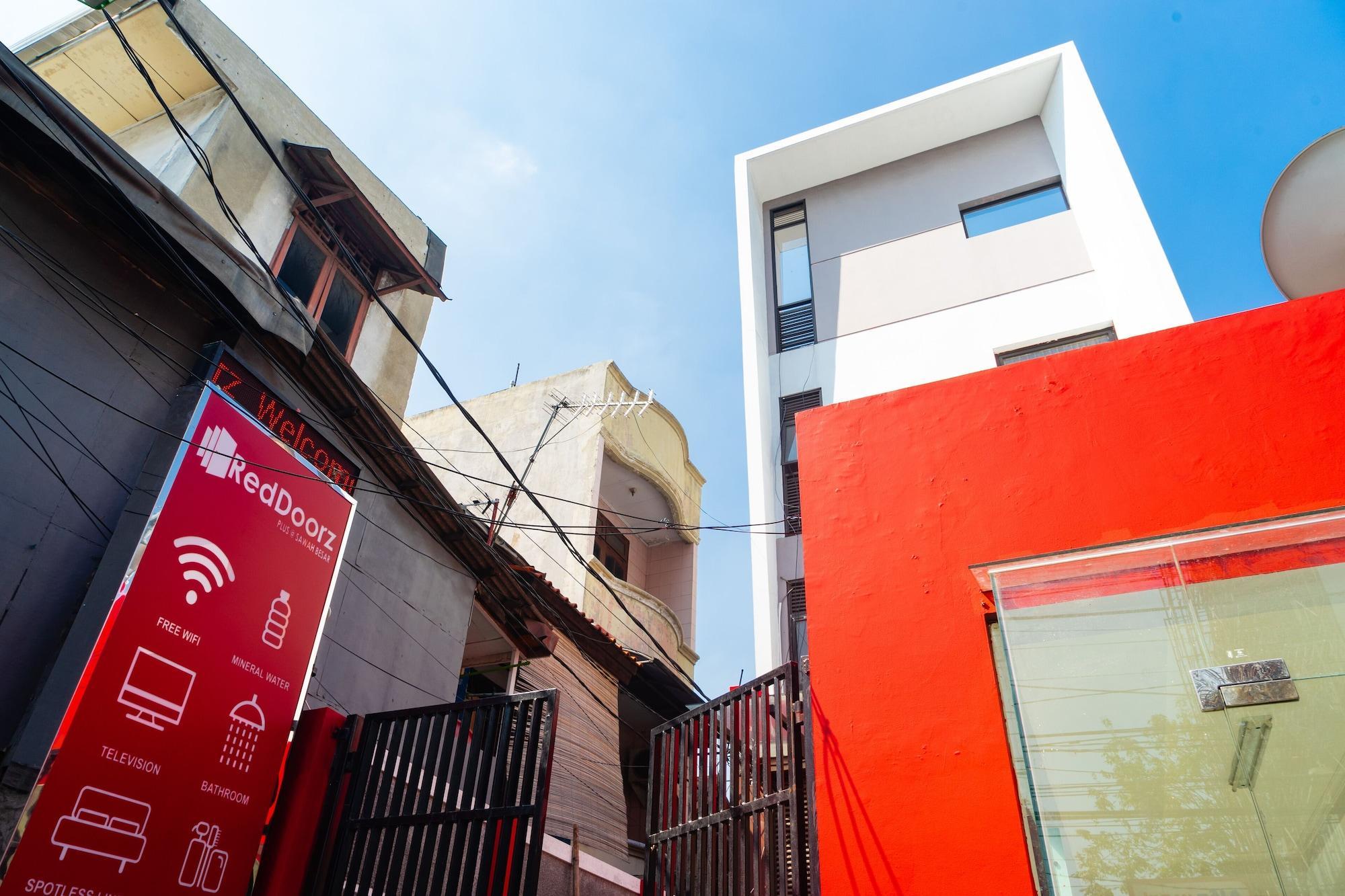 Reddoorz Plus @ Sawah Besar Giacarta Esterno foto