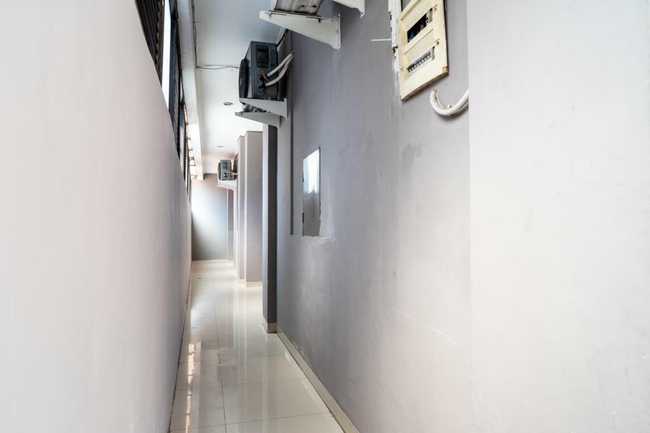 Reddoorz Plus @ Sawah Besar Giacarta Esterno foto